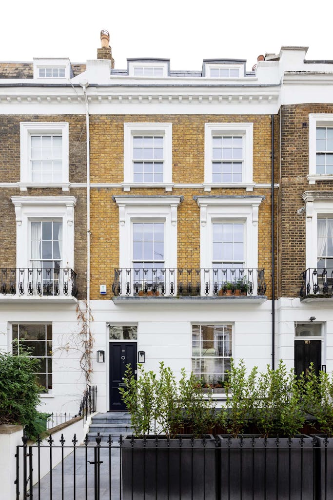 Primrose Hill Townhouse exterior by Zulufish”