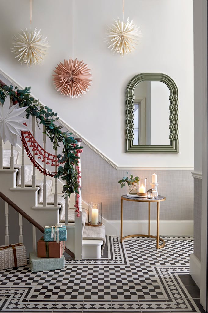 festive hallway decor period home zulufish 1